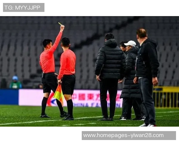 中超焦点战国安迎战上港争夺季后赛名额激烈对决引发球迷热议 中超焦点战国安迎战上港争夺季后赛名额激烈对决引发球迷热议